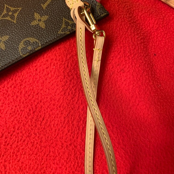 Louis Vuitton Neverfull Pouch in Monogram - Picture 6 of 9